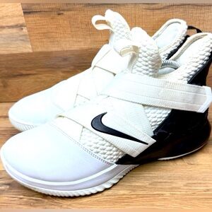 Nike Black /  White Velcro Strap Sneakers Sz 12